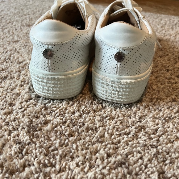 Steve Madden women’s size 9 leather tennis shoe - Picture 2 of 5